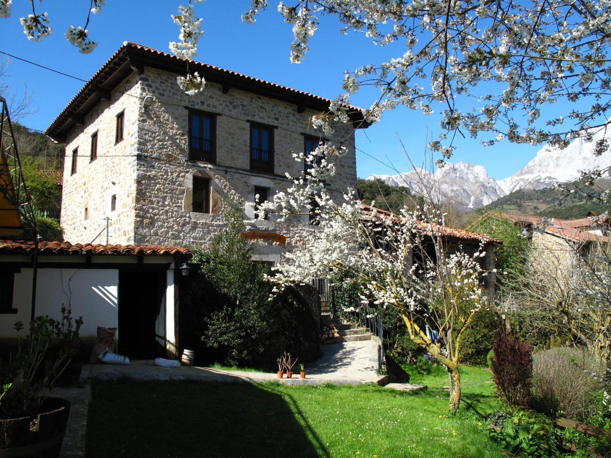 Albergue Turistico Valdebaro Camaleno Exterior photo